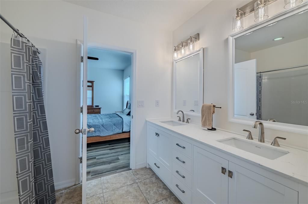 Activo con contrato: $233,000 (3 camas, 2 baños, 1594 Pies cuadrados)