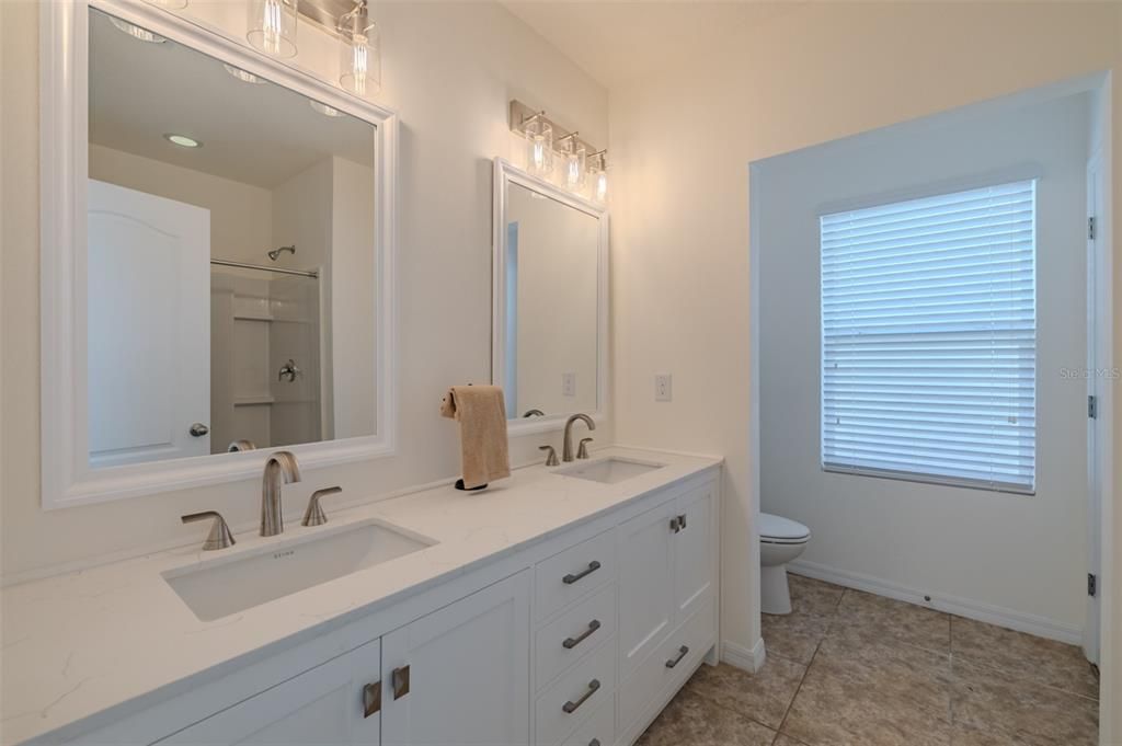 Activo con contrato: $233,000 (3 camas, 2 baños, 1594 Pies cuadrados)