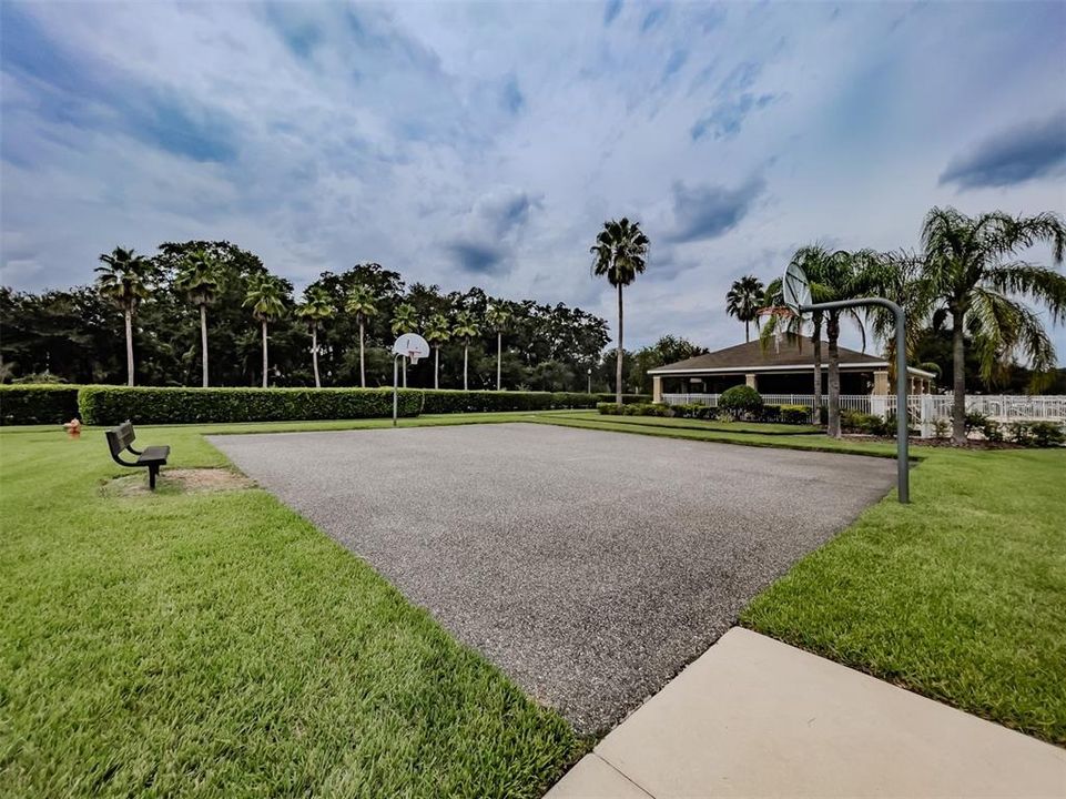 Activo con contrato: $233,000 (3 camas, 2 baños, 1594 Pies cuadrados)