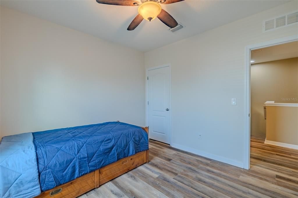 Activo con contrato: $233,000 (3 camas, 2 baños, 1594 Pies cuadrados)