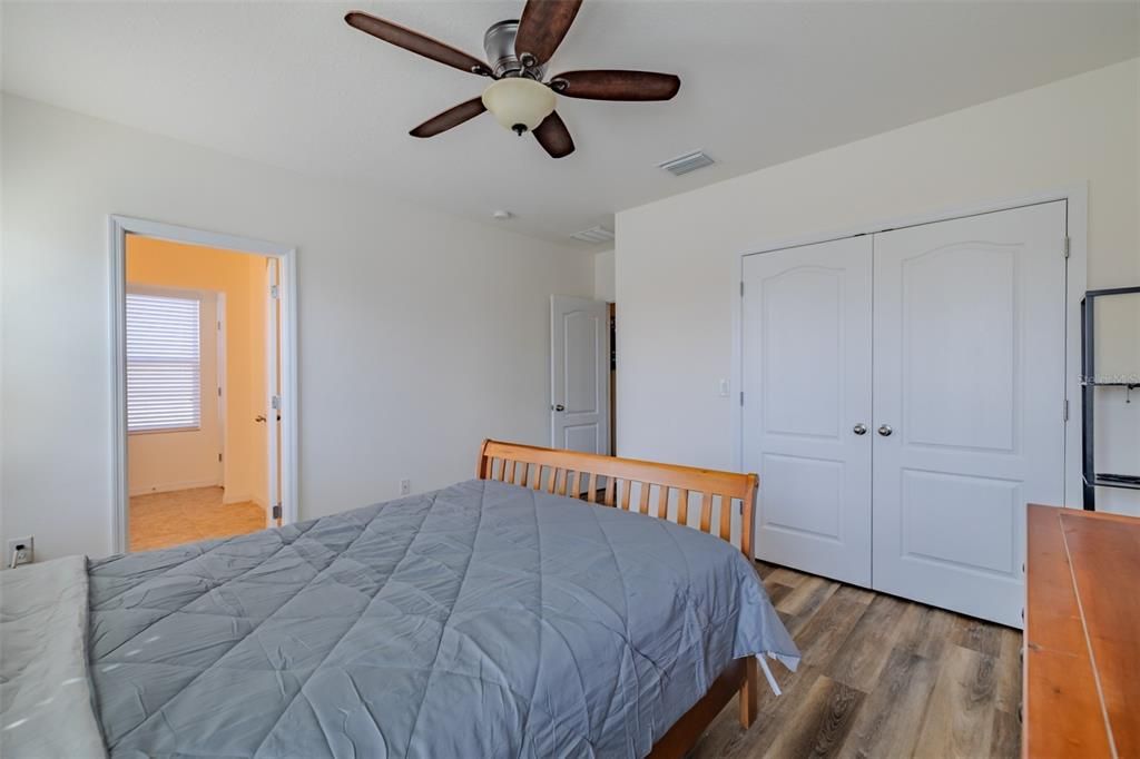 Activo con contrato: $233,000 (3 camas, 2 baños, 1594 Pies cuadrados)