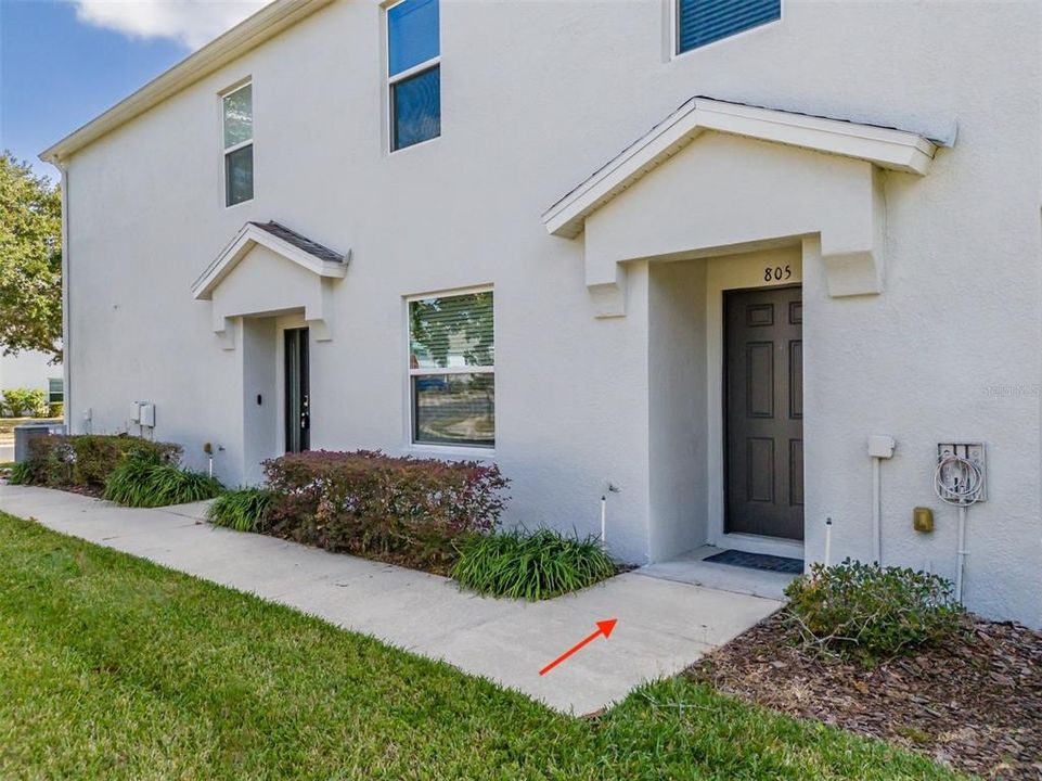 Activo con contrato: $233,000 (3 camas, 2 baños, 1594 Pies cuadrados)