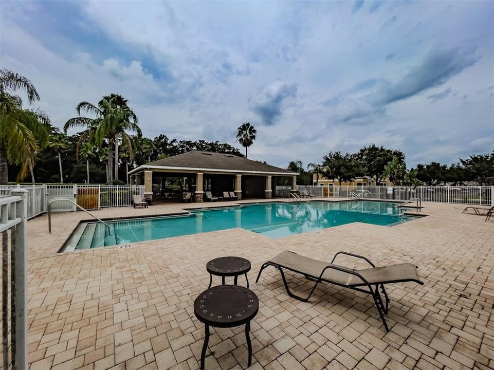 Activo con contrato: $233,000 (3 camas, 2 baños, 1594 Pies cuadrados)