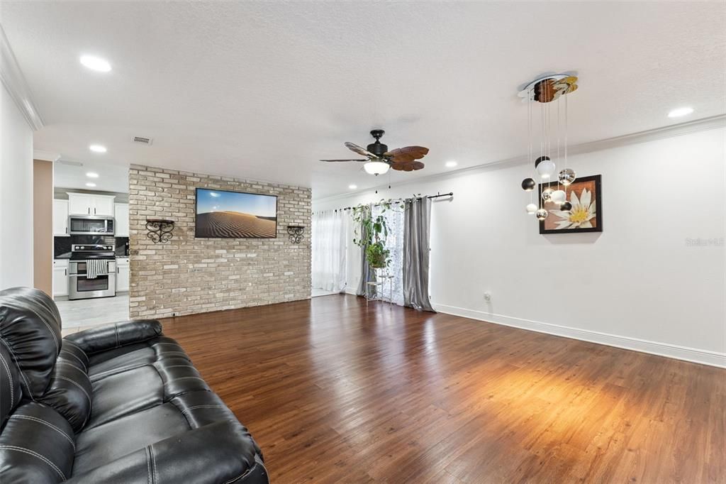 待售: $415,000 (5 贝兹, 2 浴室, 1668 平方英尺)