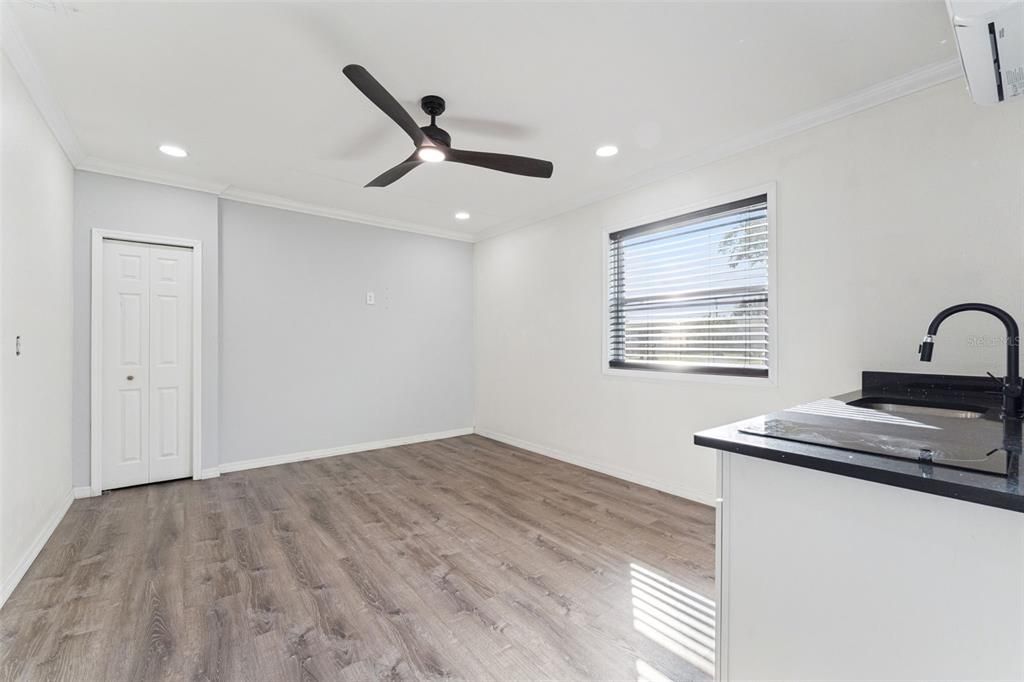 待售: $415,000 (5 贝兹, 2 浴室, 1668 平方英尺)