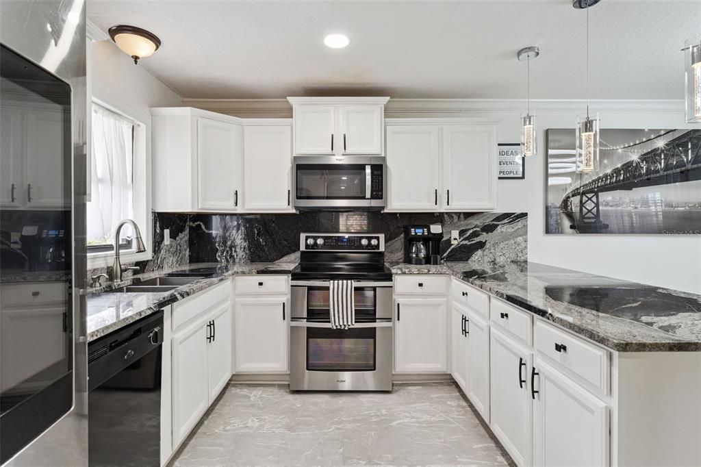 待售: $415,000 (5 贝兹, 2 浴室, 1668 平方英尺)