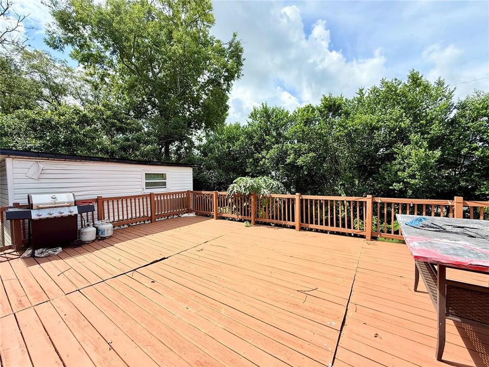 合同活跃: $299,999 (4 贝兹, 2 浴室, 1986 平方英尺)