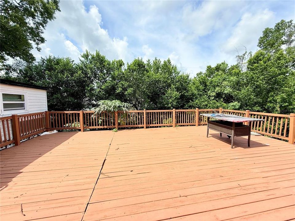 合同活跃: $299,999 (4 贝兹, 2 浴室, 1986 平方英尺)