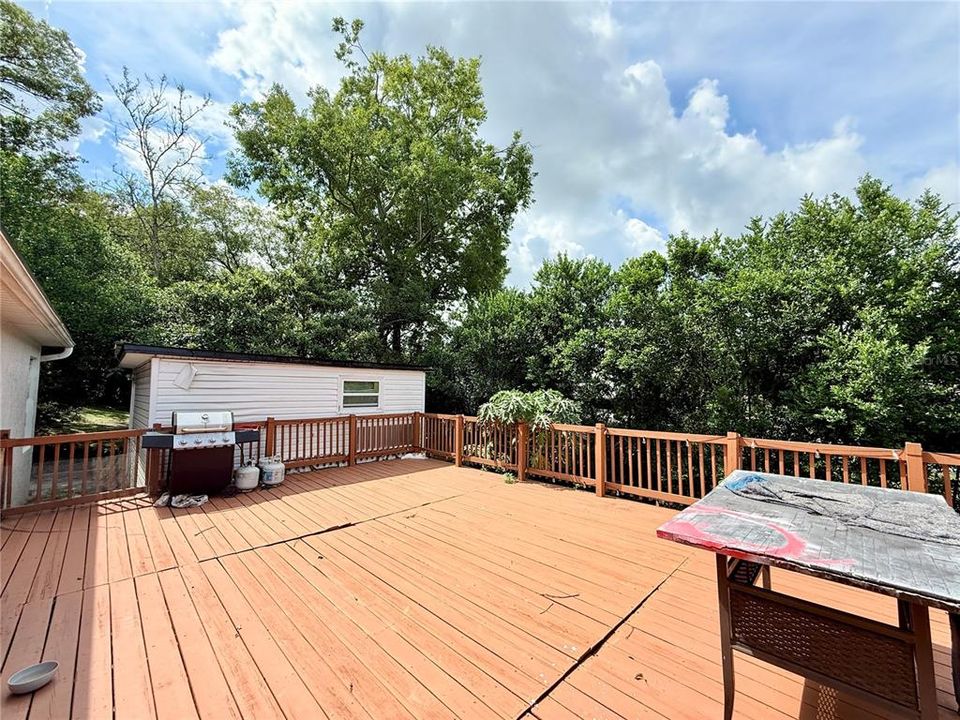 合同活跃: $299,999 (4 贝兹, 2 浴室, 1986 平方英尺)