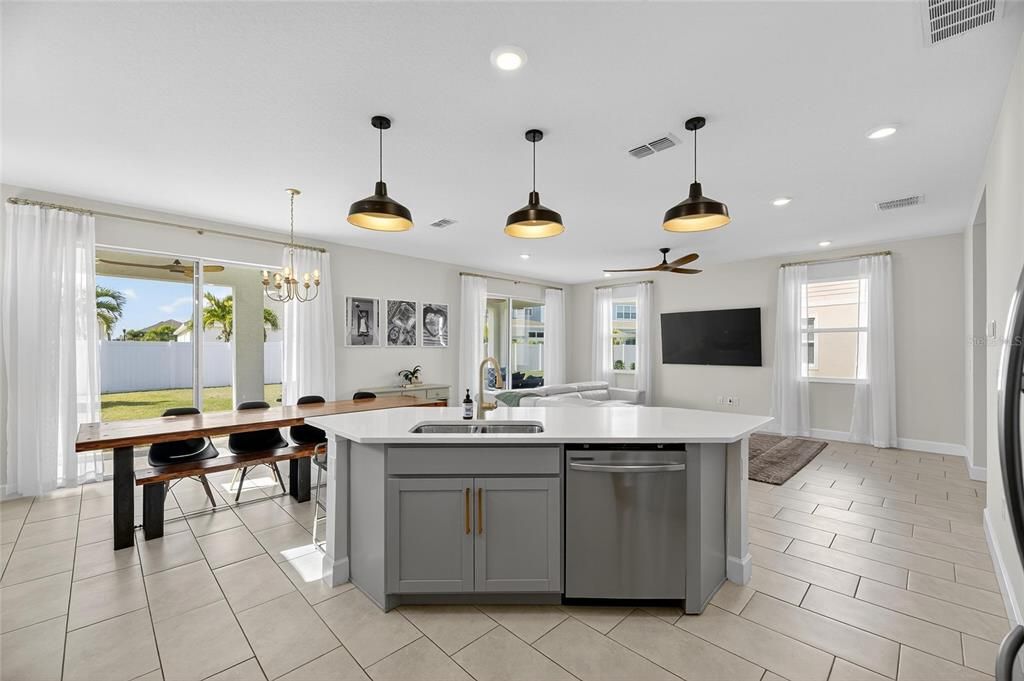 For Rent: $2,900 (4 beds, 3 baths, 2273 Square Feet)