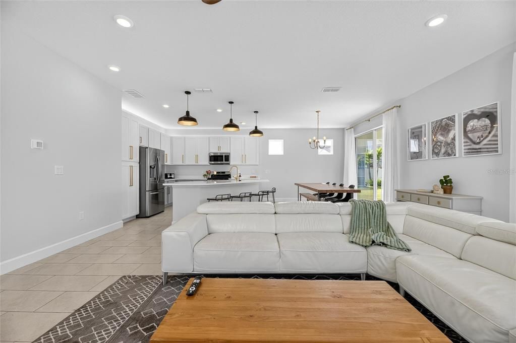 For Rent: $2,900 (4 beds, 3 baths, 2273 Square Feet)