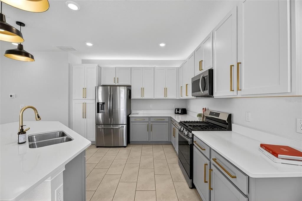 For Rent: $2,900 (4 beds, 3 baths, 2273 Square Feet)