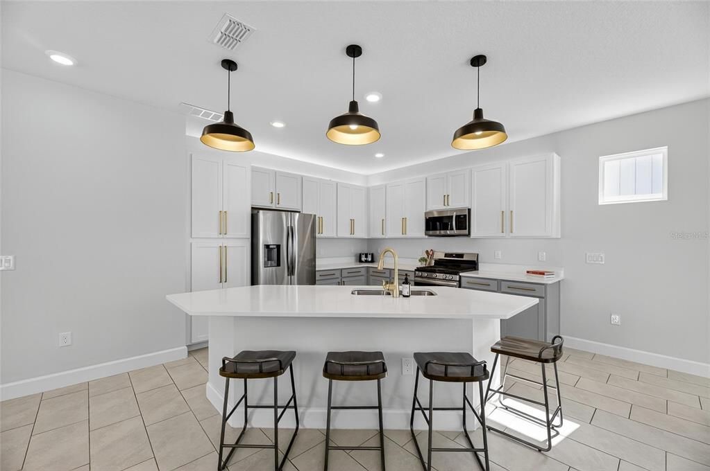 For Rent: $2,900 (4 beds, 3 baths, 2273 Square Feet)