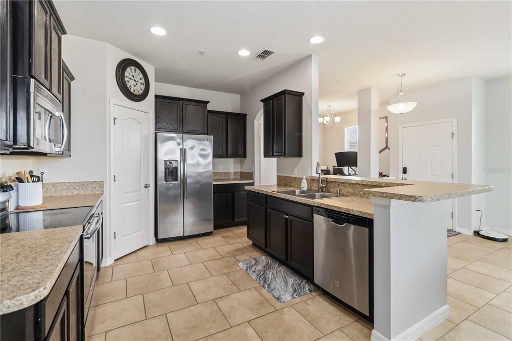 На продажу: $329,000 (3 спален, 2 ванн, 1699 Квадратных фут)