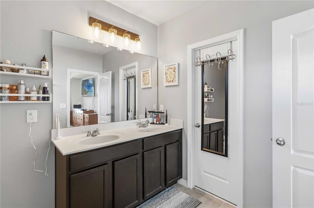 На продажу: $329,000 (3 спален, 2 ванн, 1699 Квадратных фут)