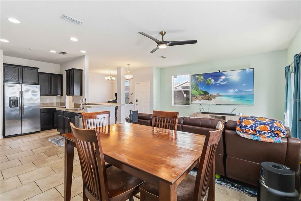 На продажу: $329,000 (3 спален, 2 ванн, 1699 Квадратных фут)