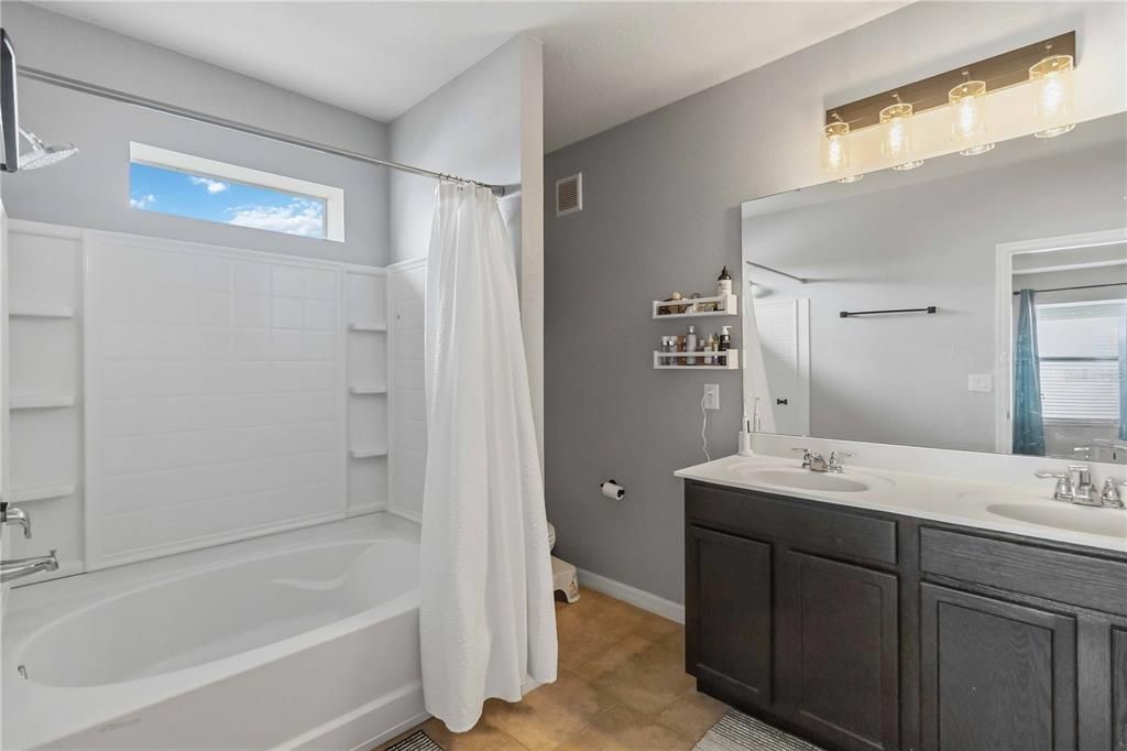 На продажу: $329,000 (3 спален, 2 ванн, 1699 Квадратных фут)