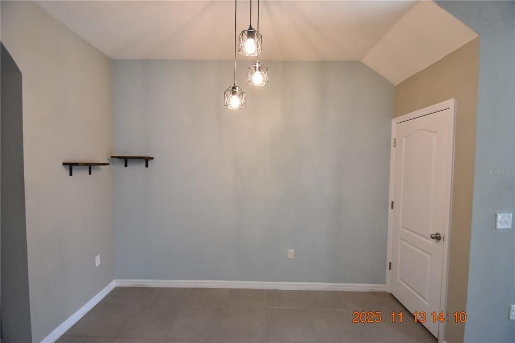 For Rent: $2,195 (3 beds, 2 baths, 1707 Square Feet)