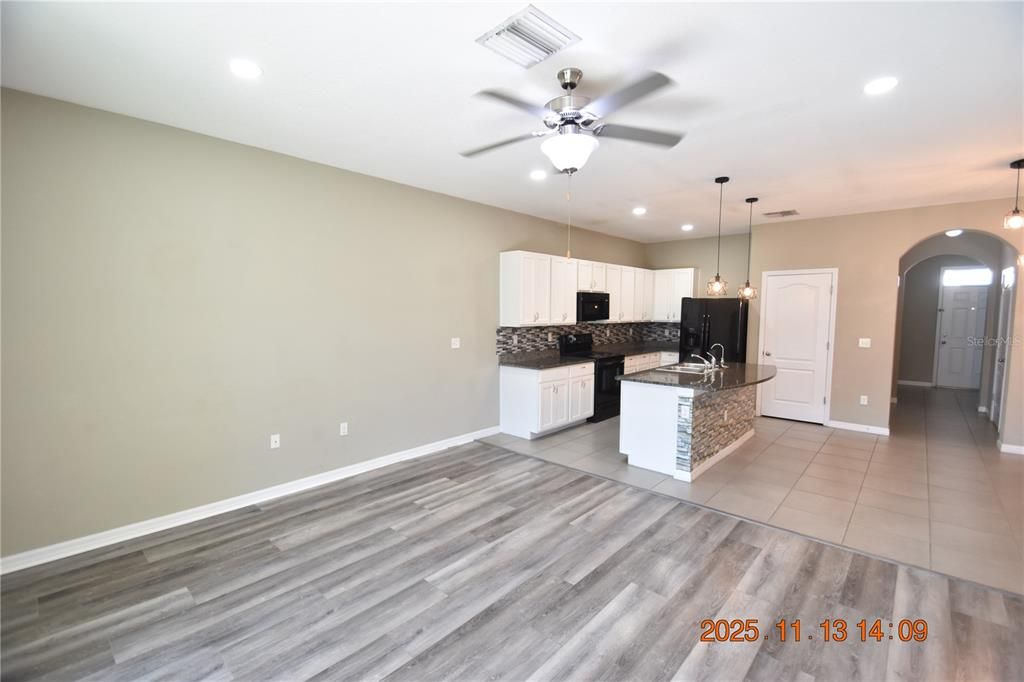 For Rent: $2,195 (3 beds, 2 baths, 1707 Square Feet)