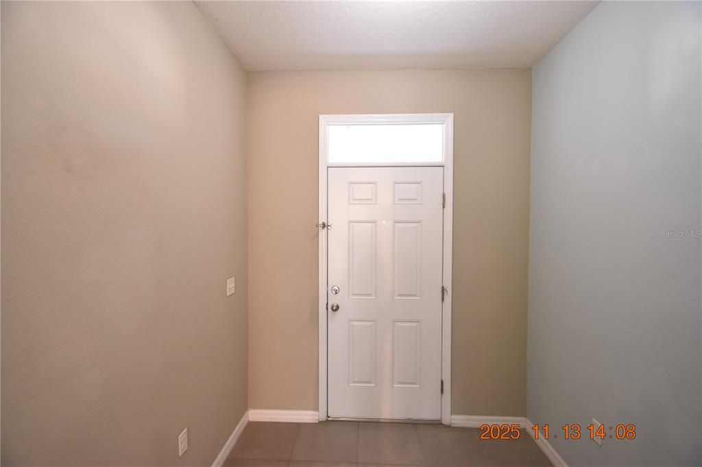 For Rent: $2,195 (3 beds, 2 baths, 1707 Square Feet)