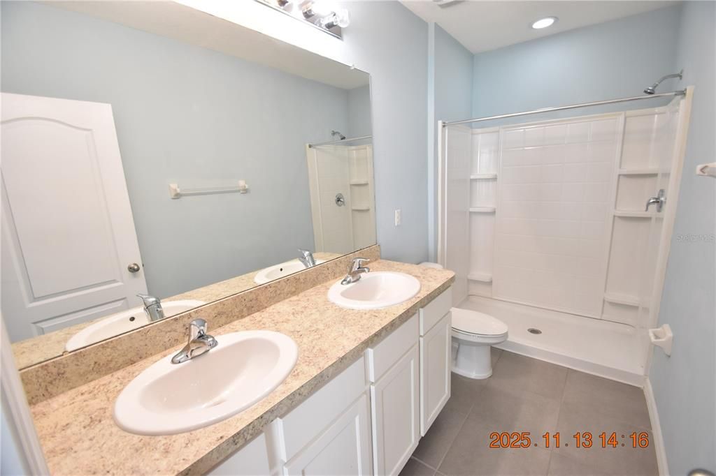 For Rent: $2,195 (3 beds, 2 baths, 1707 Square Feet)