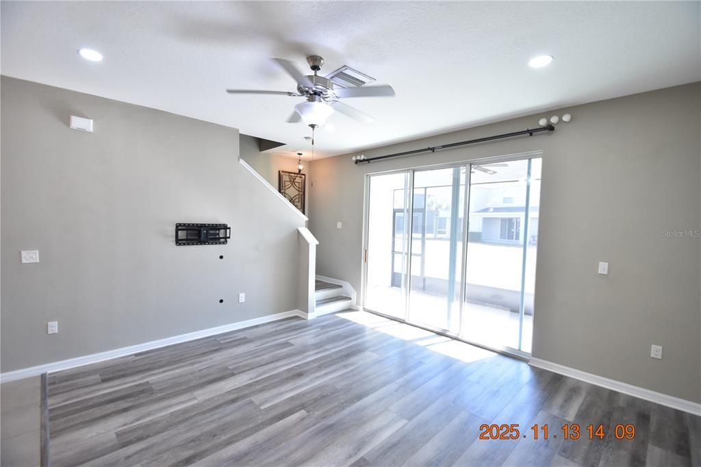 For Rent: $2,195 (3 beds, 2 baths, 1707 Square Feet)