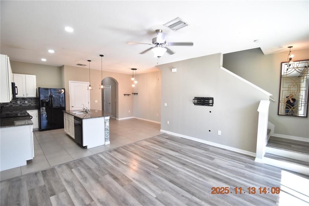 For Rent: $2,195 (3 beds, 2 baths, 1707 Square Feet)