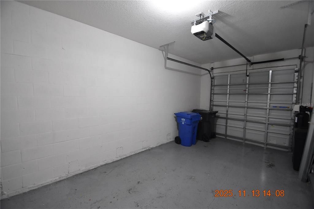 For Rent: $2,195 (3 beds, 2 baths, 1707 Square Feet)