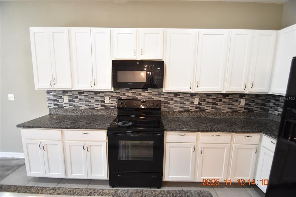 For Rent: $2,195 (3 beds, 2 baths, 1707 Square Feet)