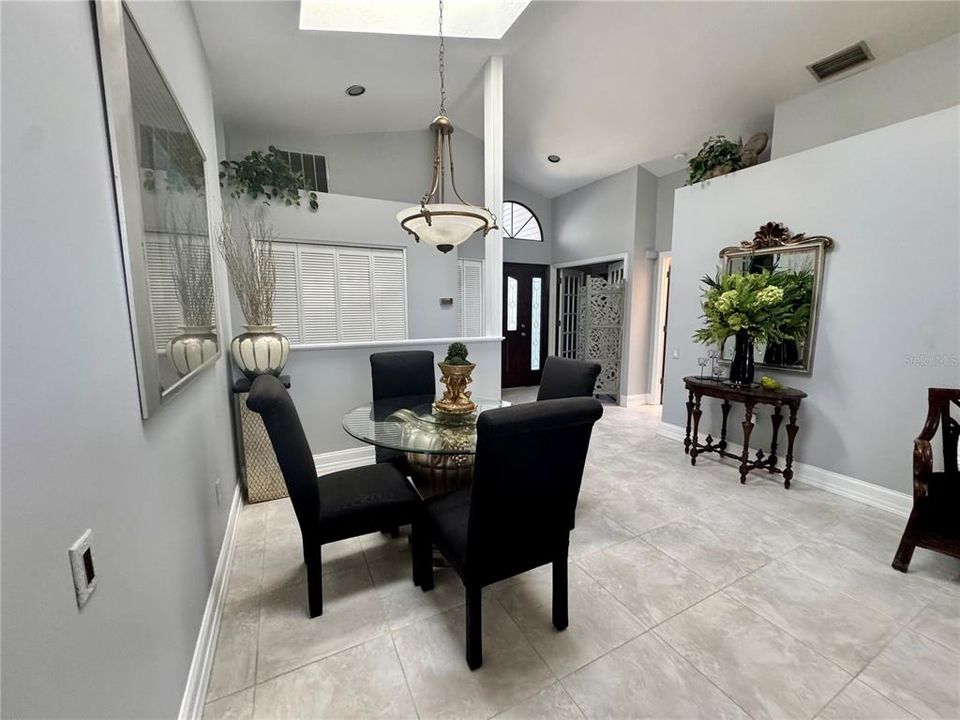 待售: $334,900 (2 贝兹, 2 浴室, 1333 平方英尺)