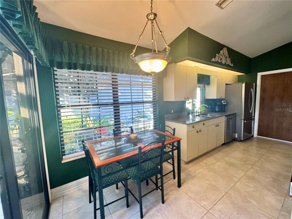 待售: $334,900 (2 贝兹, 2 浴室, 1333 平方英尺)