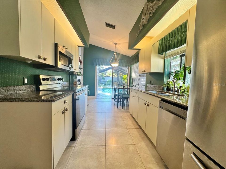 待售: $334,900 (2 贝兹, 2 浴室, 1333 平方英尺)