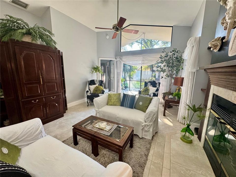 待售: $334,900 (2 贝兹, 2 浴室, 1333 平方英尺)