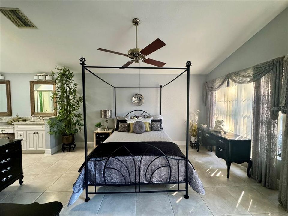 待售: $334,900 (2 贝兹, 2 浴室, 1333 平方英尺)