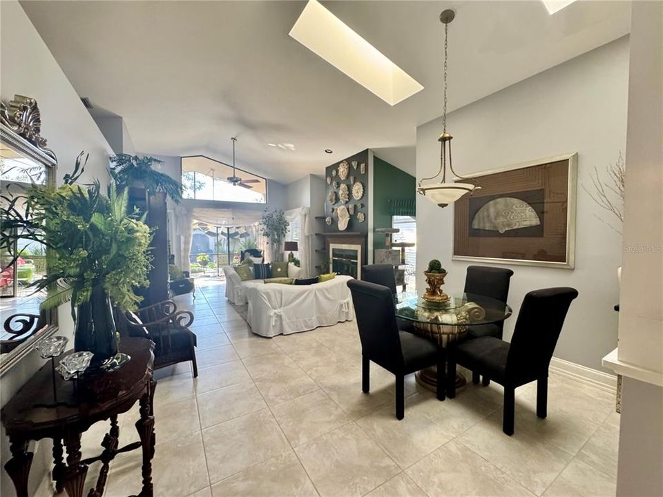 待售: $334,900 (2 贝兹, 2 浴室, 1333 平方英尺)