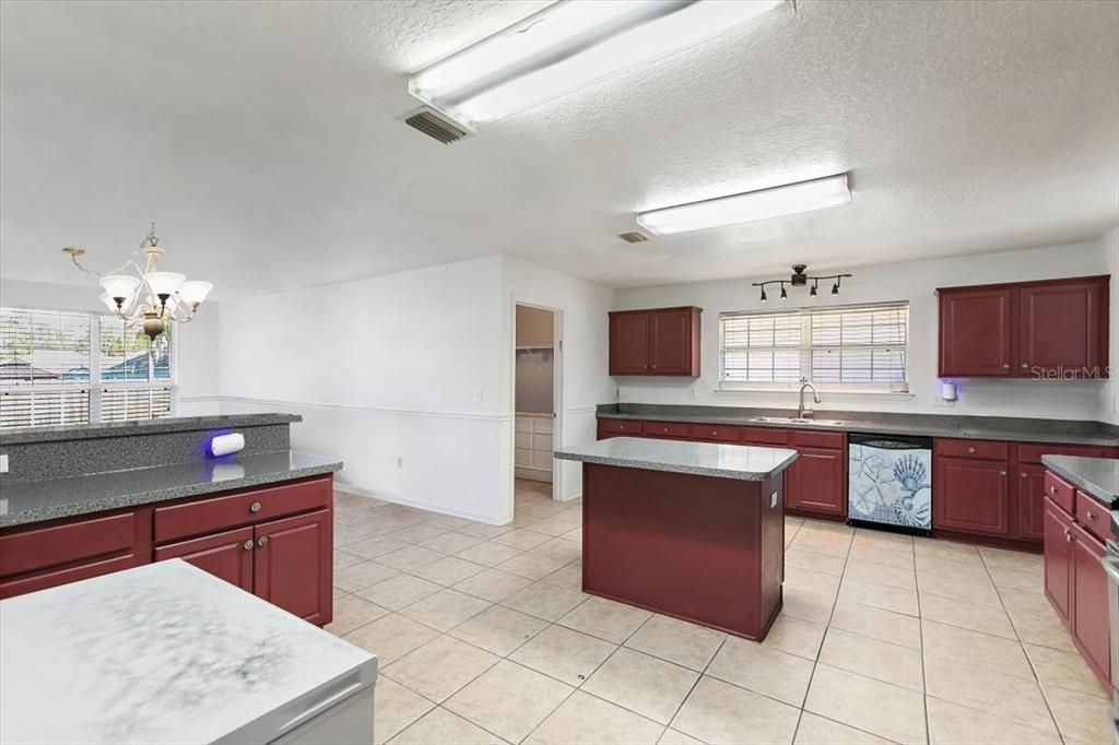 待售: $400,000 (4 贝兹, 3 浴室, 2976 平方英尺)