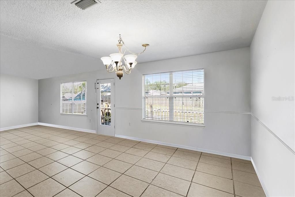 待售: $400,000 (4 贝兹, 3 浴室, 2976 平方英尺)