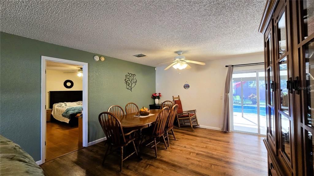 待售: $399,900 (2 贝兹, 2 浴室, 1397 平方英尺)