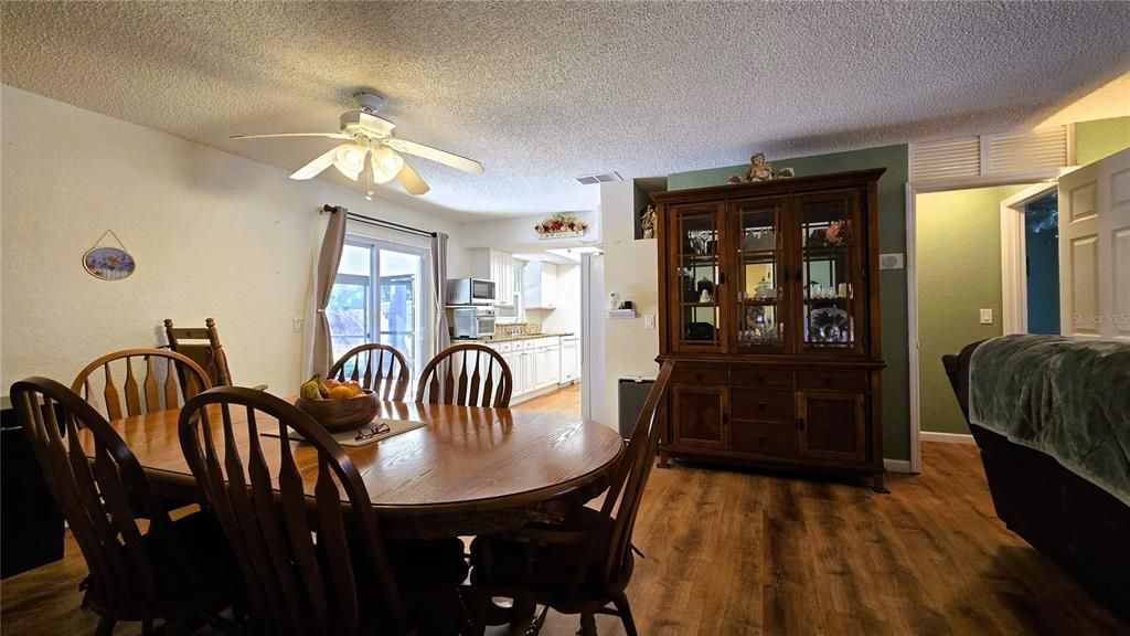 待售: $399,900 (2 贝兹, 2 浴室, 1397 平方英尺)