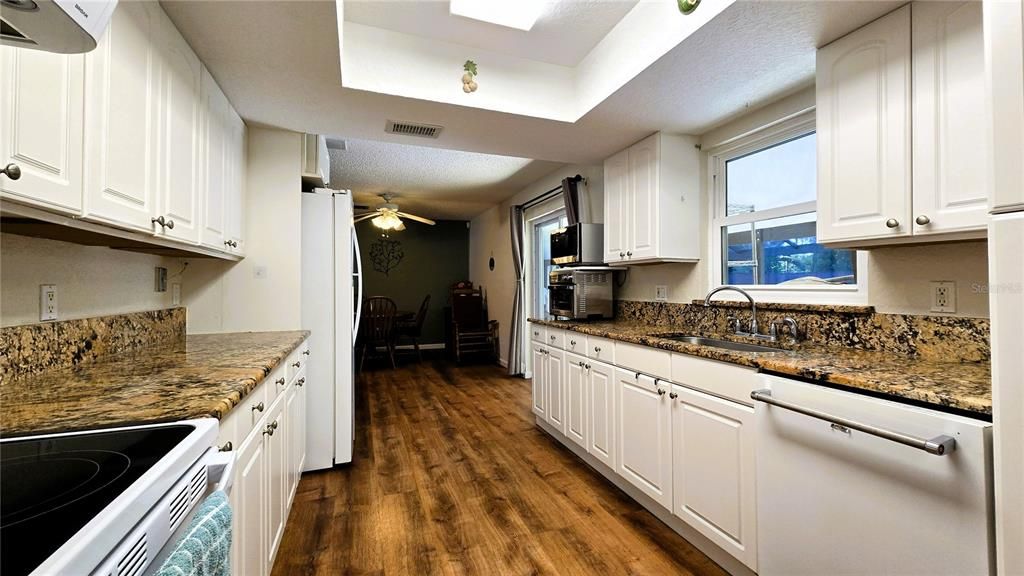 待售: $399,900 (2 贝兹, 2 浴室, 1397 平方英尺)