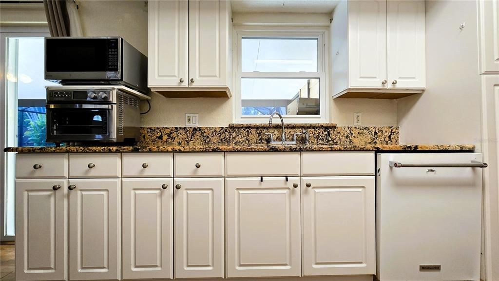 待售: $399,900 (2 贝兹, 2 浴室, 1397 平方英尺)