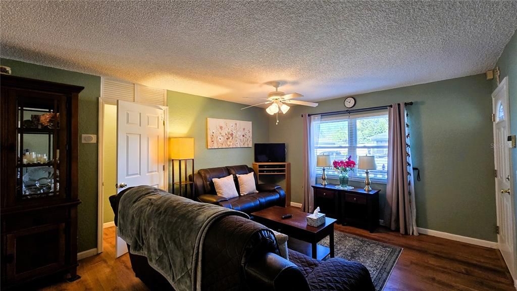 待售: $399,900 (2 贝兹, 2 浴室, 1397 平方英尺)