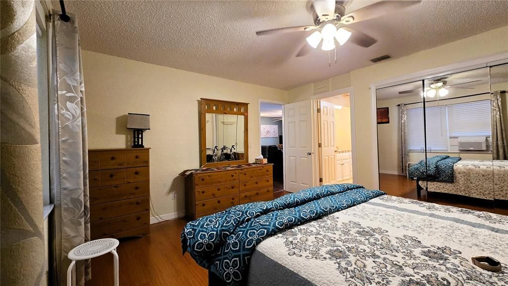 待售: $399,900 (2 贝兹, 2 浴室, 1397 平方英尺)