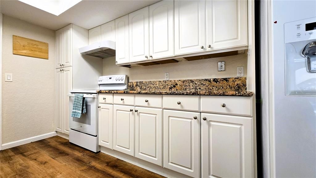 待售: $399,900 (2 贝兹, 2 浴室, 1397 平方英尺)