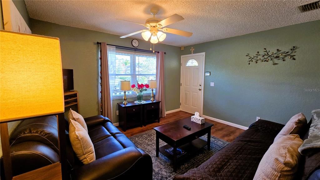 待售: $399,900 (2 贝兹, 2 浴室, 1397 平方英尺)