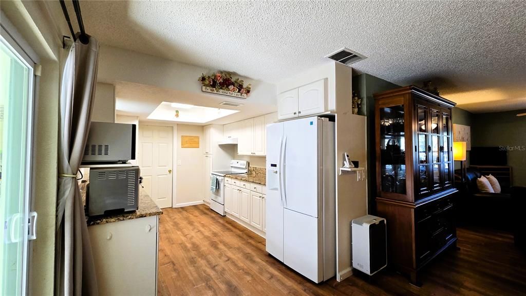 待售: $399,900 (2 贝兹, 2 浴室, 1397 平方英尺)