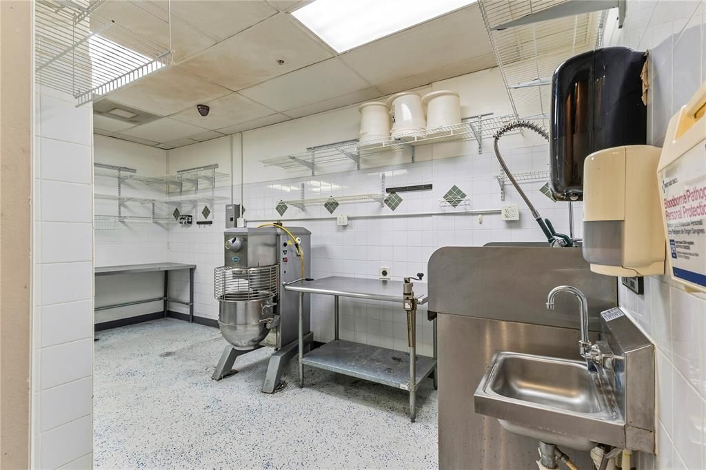 Active With Contract: $435,000 (0 beds, 0 baths, 1925 Square Feet)