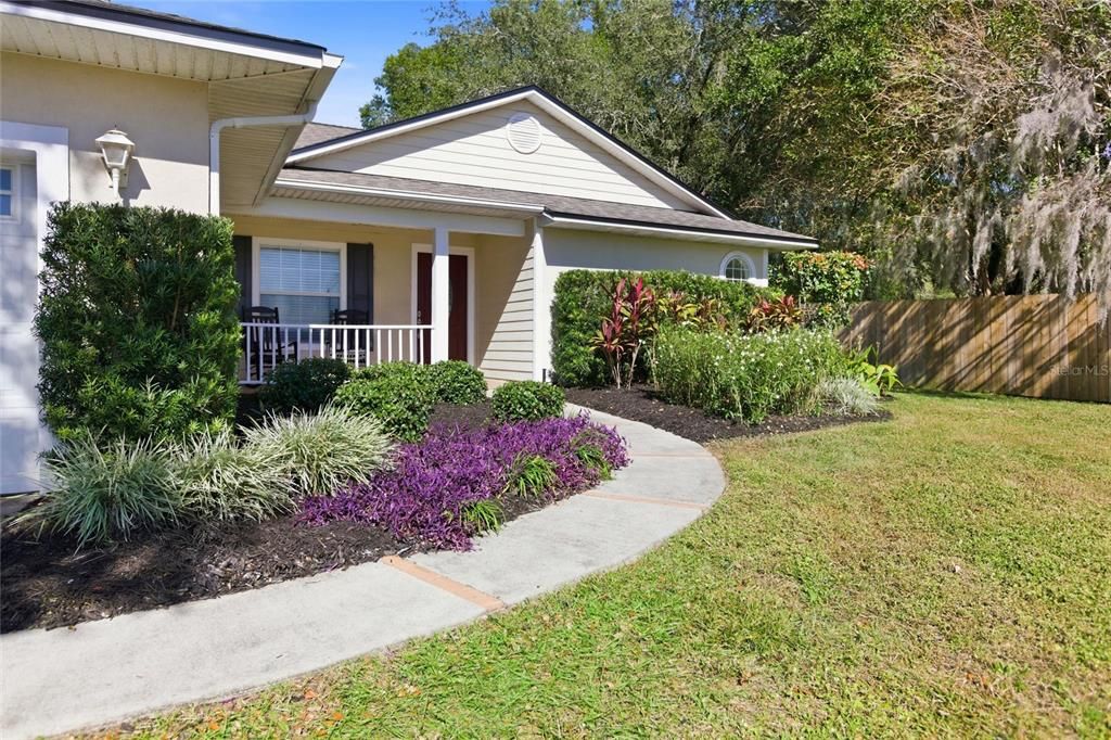 Active With Contract: $415,000 (4 beds, 2 baths, 1919 Square Feet)