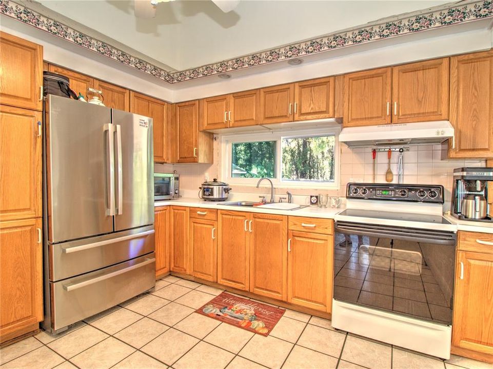 На продажу: $219,999 (3 спален, 2 ванн, 1321 Квадратных фут)