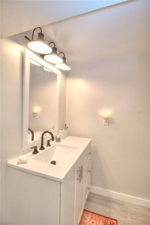 На продажу: $219,999 (3 спален, 2 ванн, 1321 Квадратных фут)